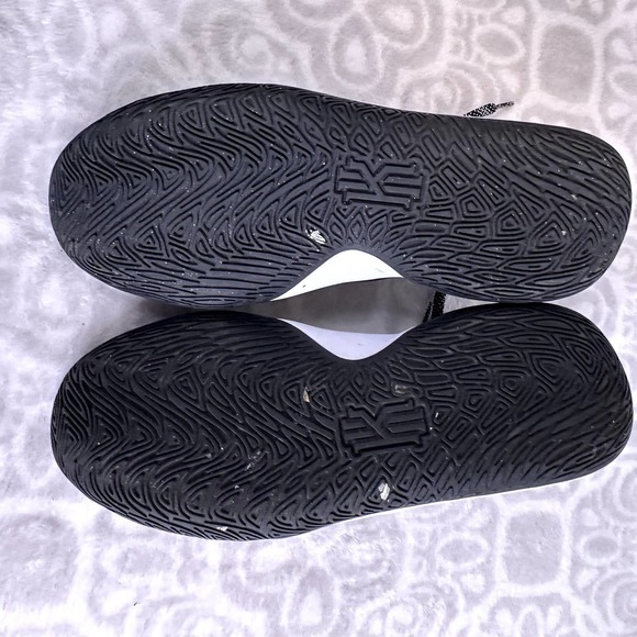 Nike Kyrie Flytrap 5 GS Black Cool Gray Shoes Size 7Y #DD0340-002 - Picture 7 of 12